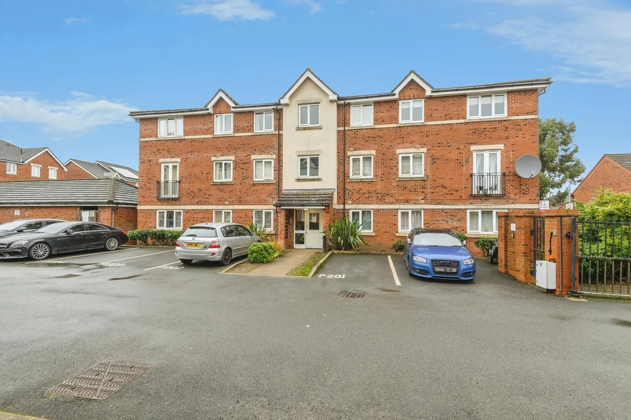 Blackthorn Drive, Huddersfield, West Yorkshire, HD3, photo 13