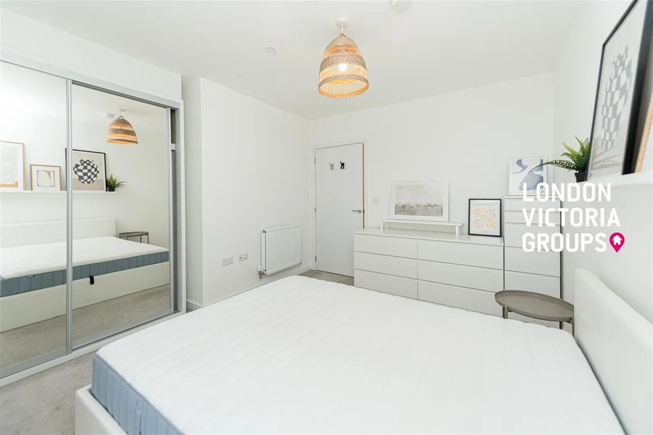 East Acton Lane, London, photo 11