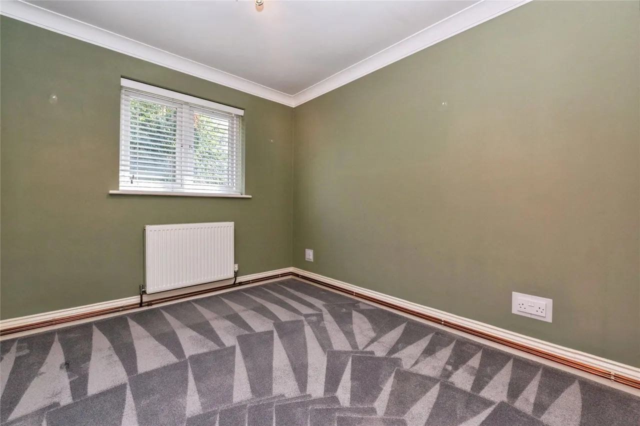 Crescent Court, Crescent Avenue, Grays, Essex, RM17, photo 4