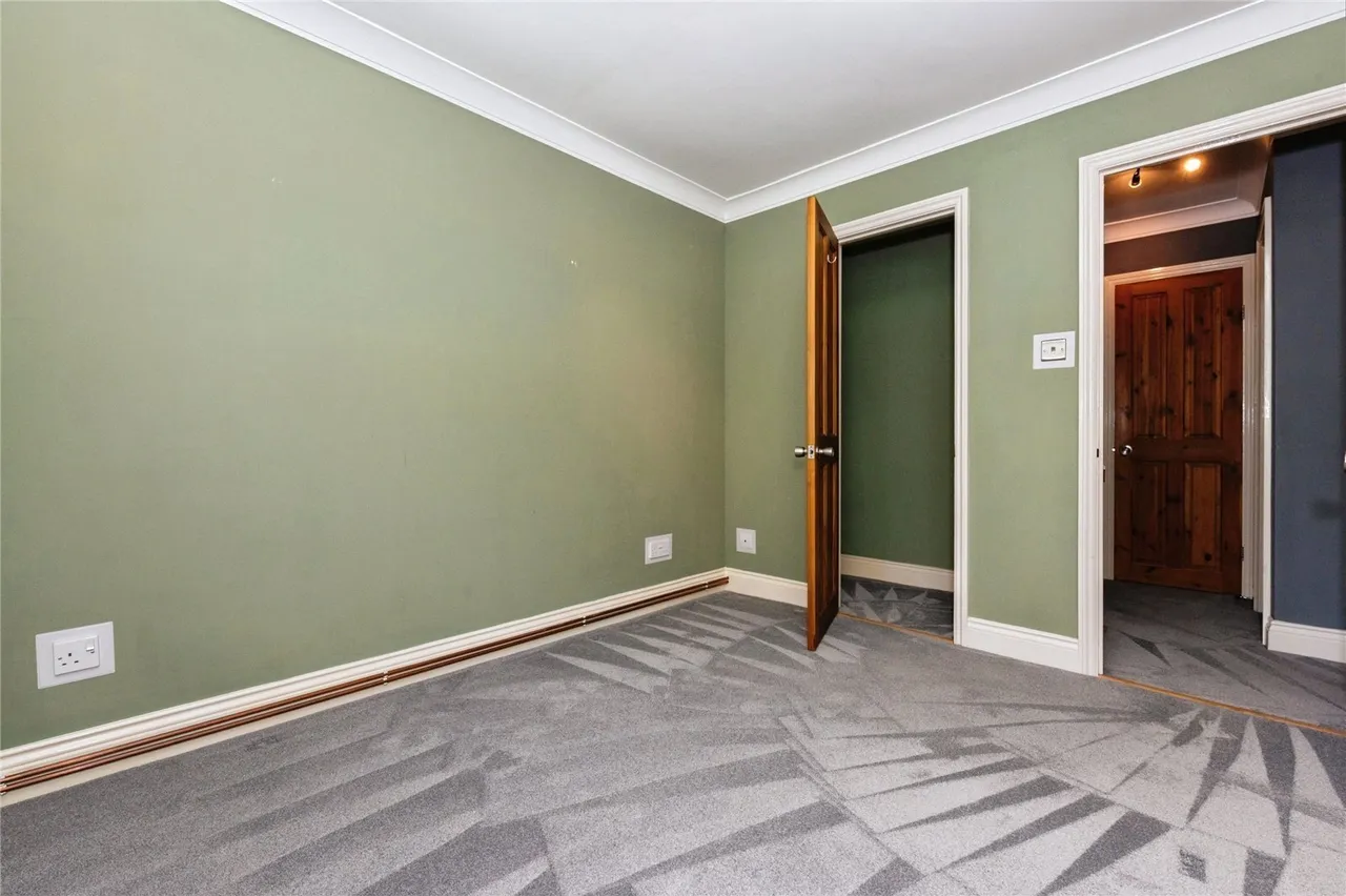 Crescent Court, Crescent Avenue, Grays, Essex, RM17, photo 10