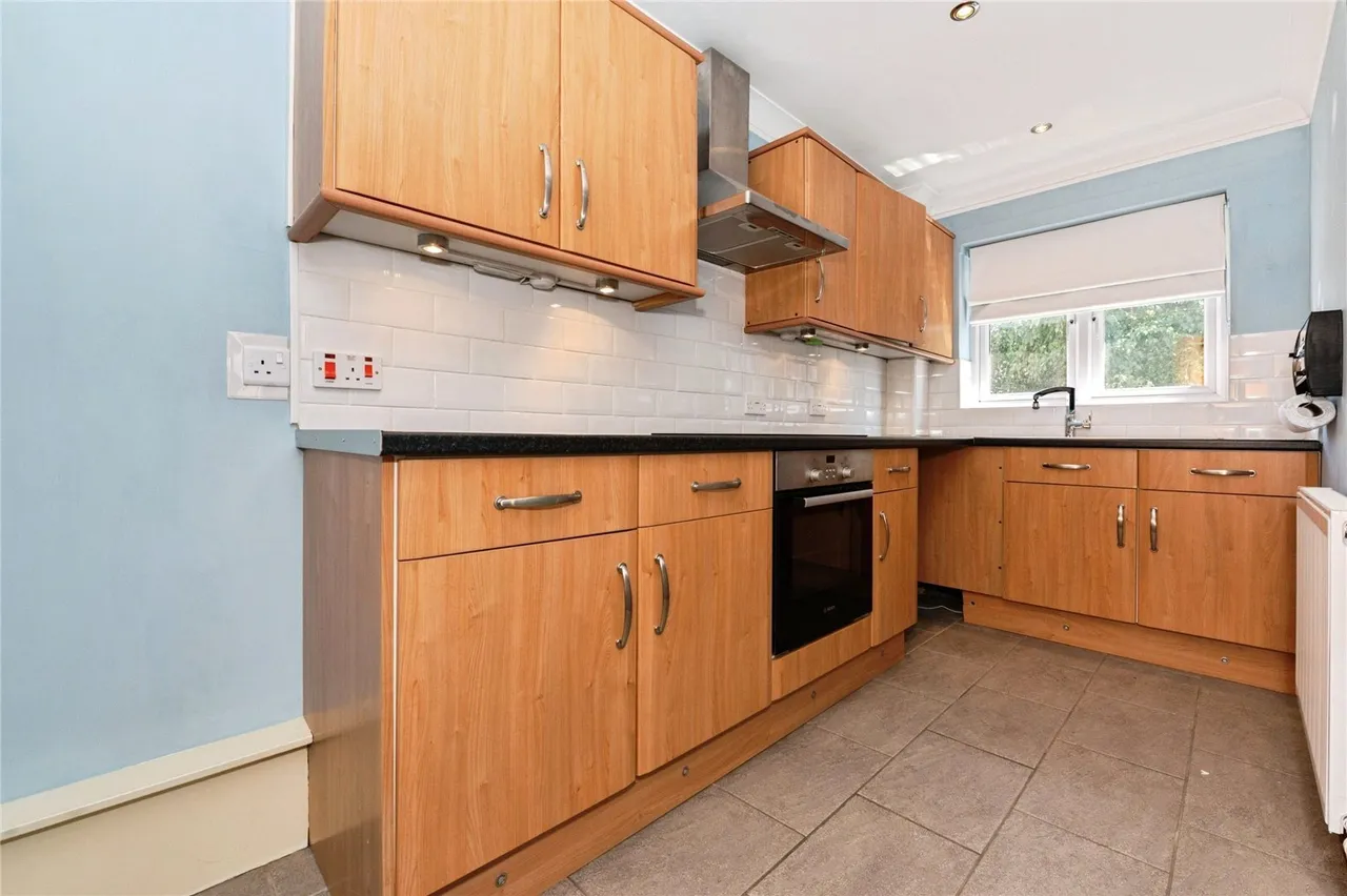 Crescent Court, Crescent Avenue, Grays, Essex, RM17, photo 9