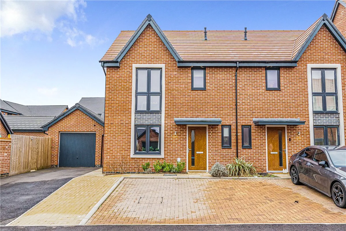 3 bed house to rent, Fearnley Close, Glebe Farm, MK17