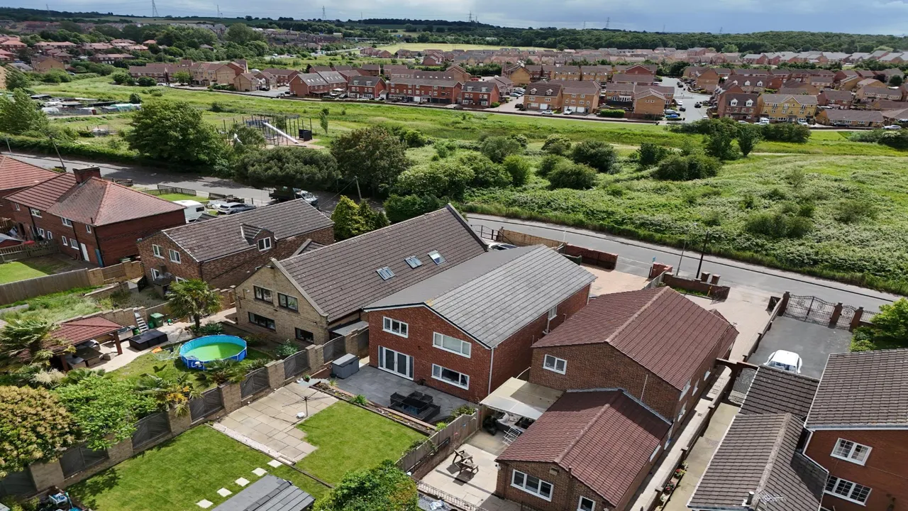 Cutsyke Avenue, Castleford, WF10, photo 29