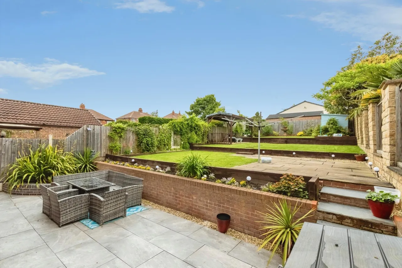 Cutsyke Avenue, Castleford, WF10, photo 25