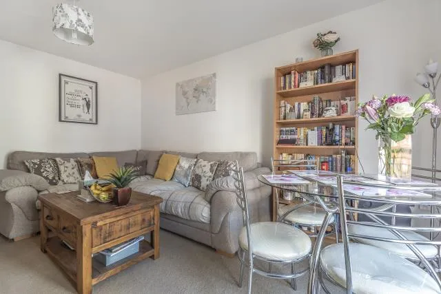 Coxhill Way, Aylesbury, HP21, photo 2