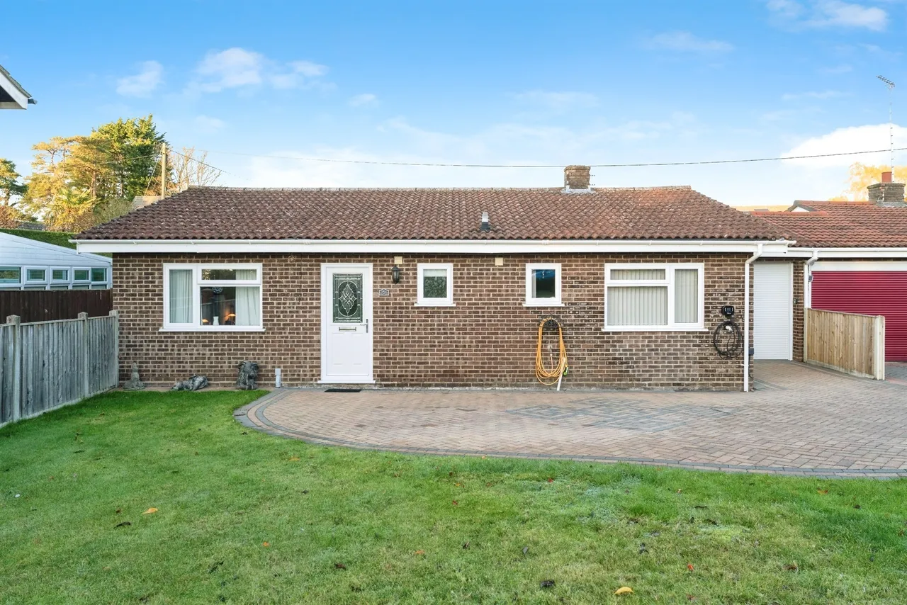 3 bed house for sale — Copper Beech Close, Fakenham