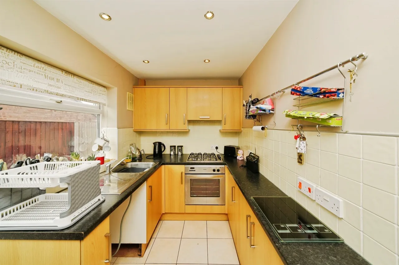 Sunningdale Drive, Bromborough, Wirral, photo 4