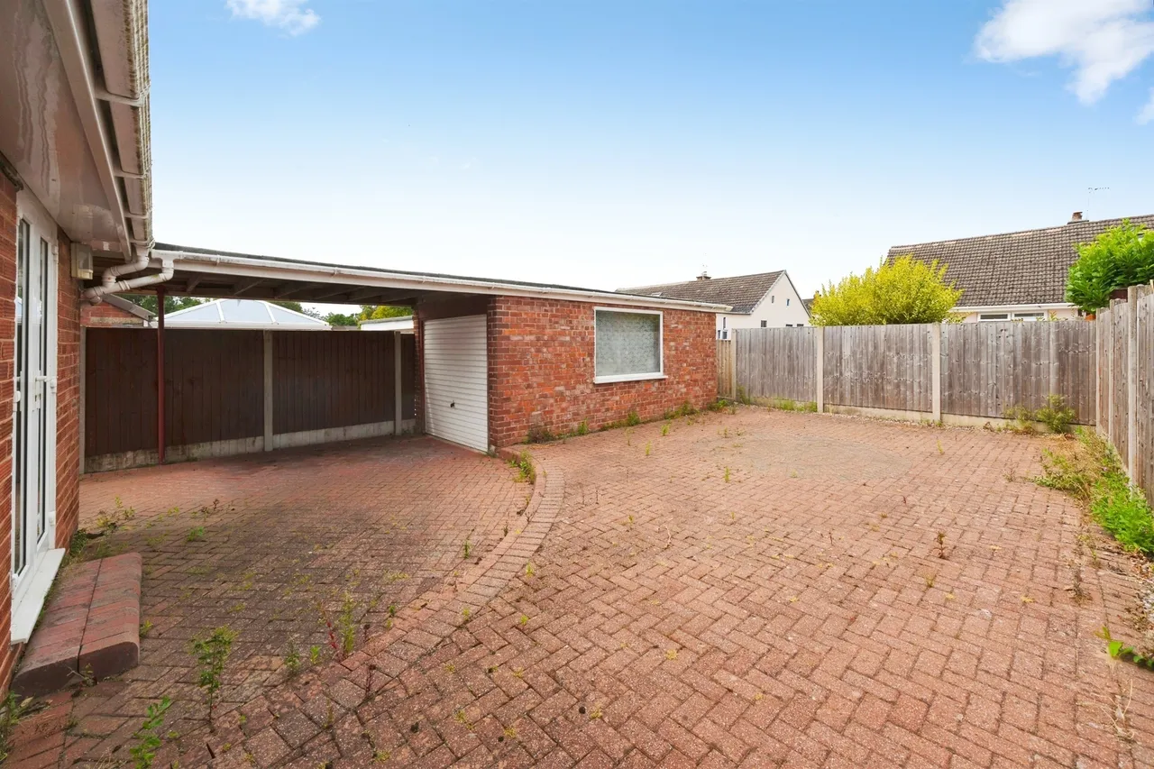 Sunningdale Drive, Bromborough, Wirral, photo 10