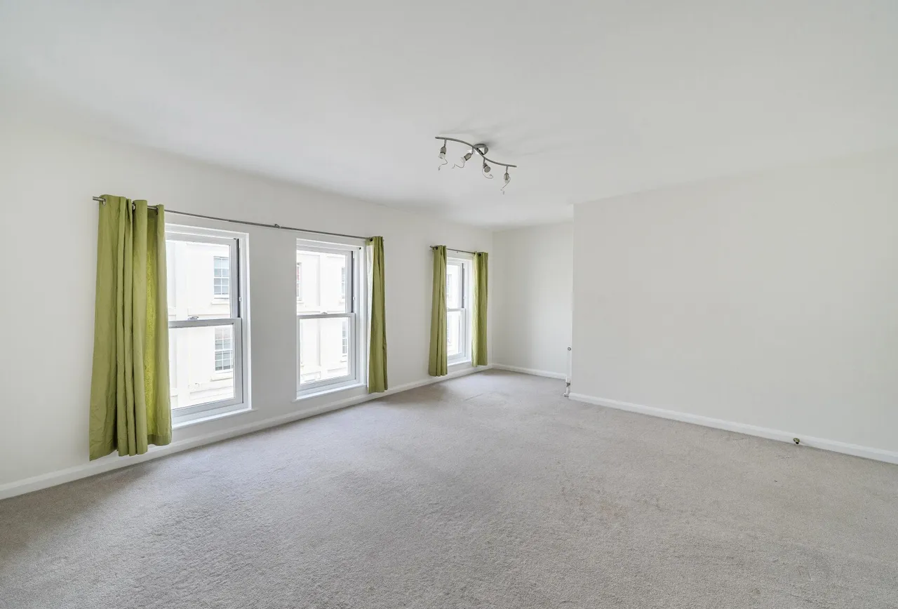 St. Georges Street, Cheltenham, GL50 4AF, photo 4