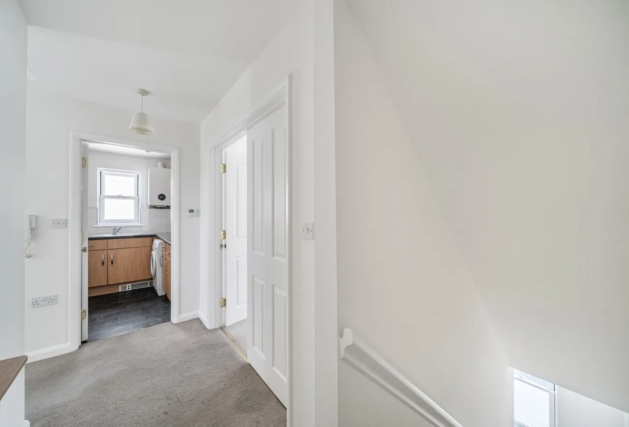 St. Georges Street, Cheltenham, GL50 4AF, photo 3