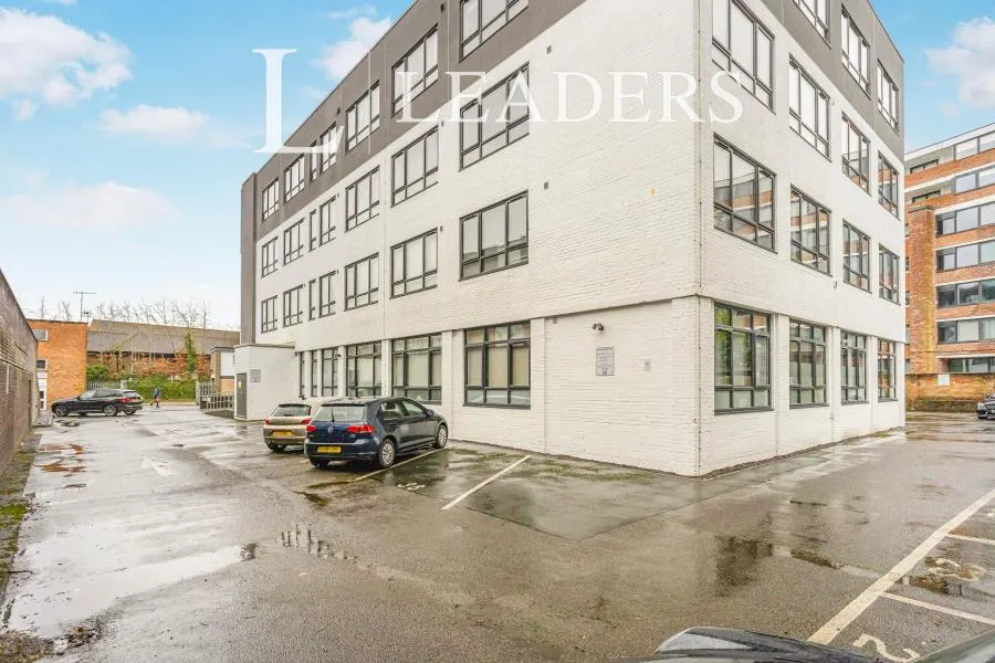 2 bed flat to rent, Burrell Road, Haywards Heath, RH16