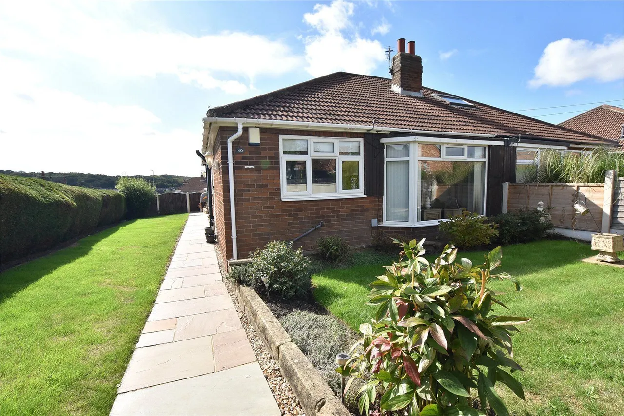 2 bed house for sale, Temple Grove, Leeds, LS15