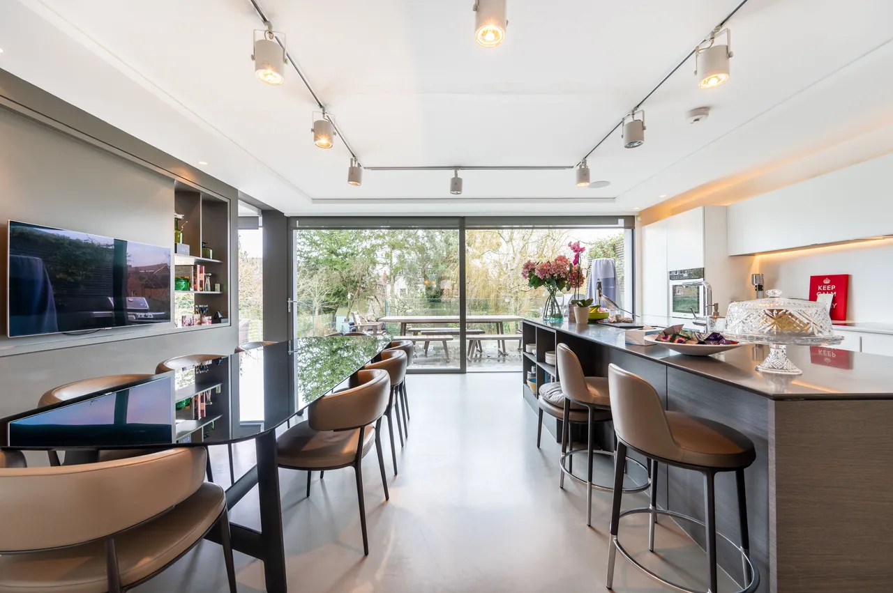 82 Christchurch Avenue, London, photo 2