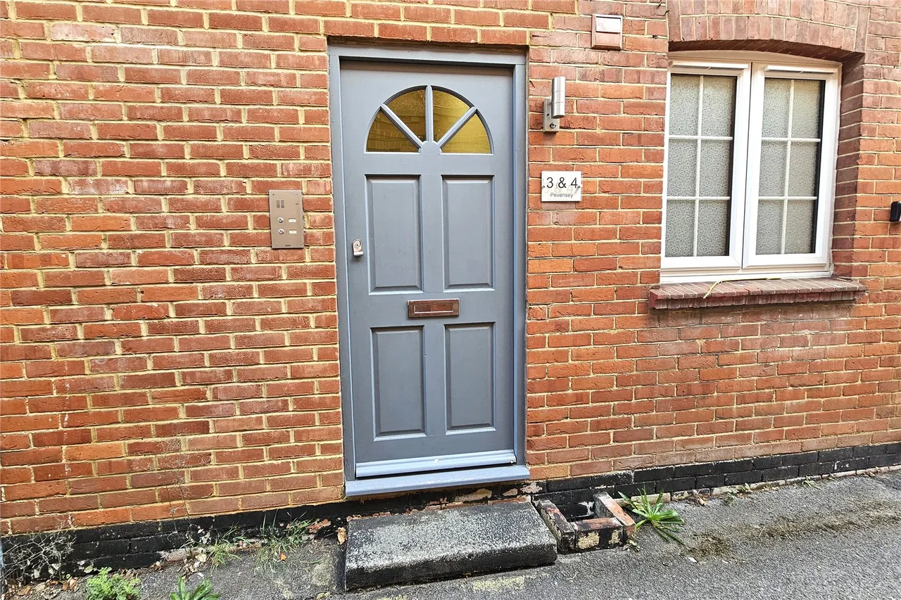 Beacon Hill Road, Hindhead, GU26, photo 2