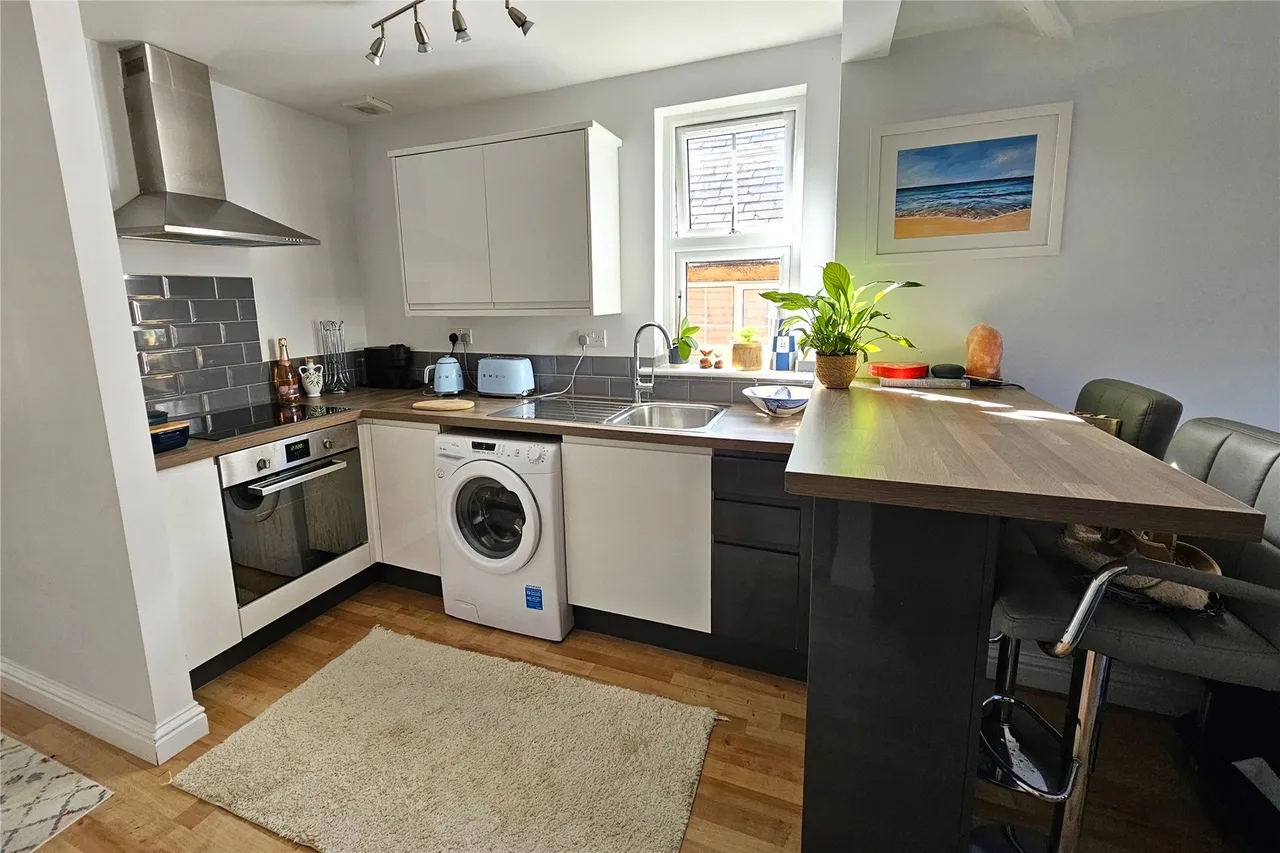 Beacon Hill Road, Hindhead, GU26, photo 4