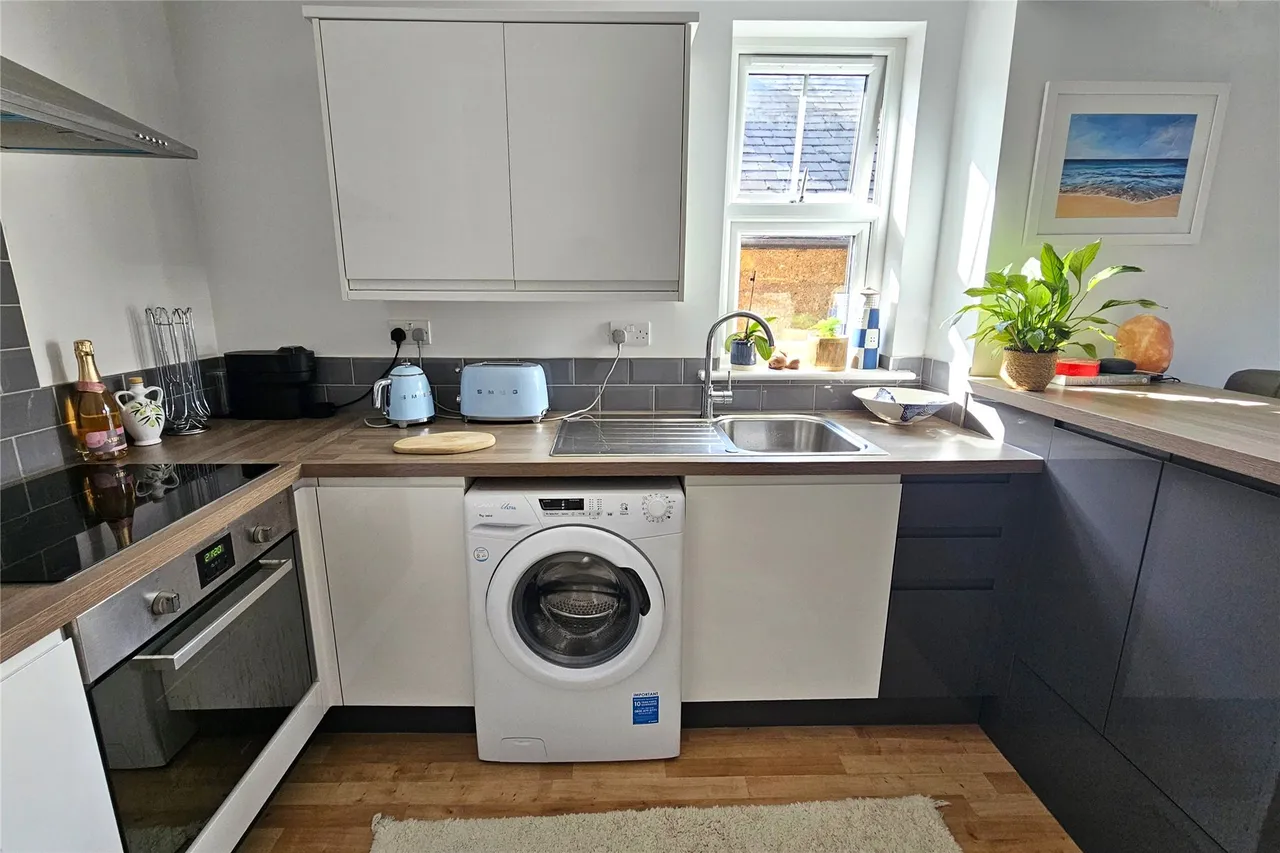 Beacon Hill Road, Hindhead, GU26, photo 5