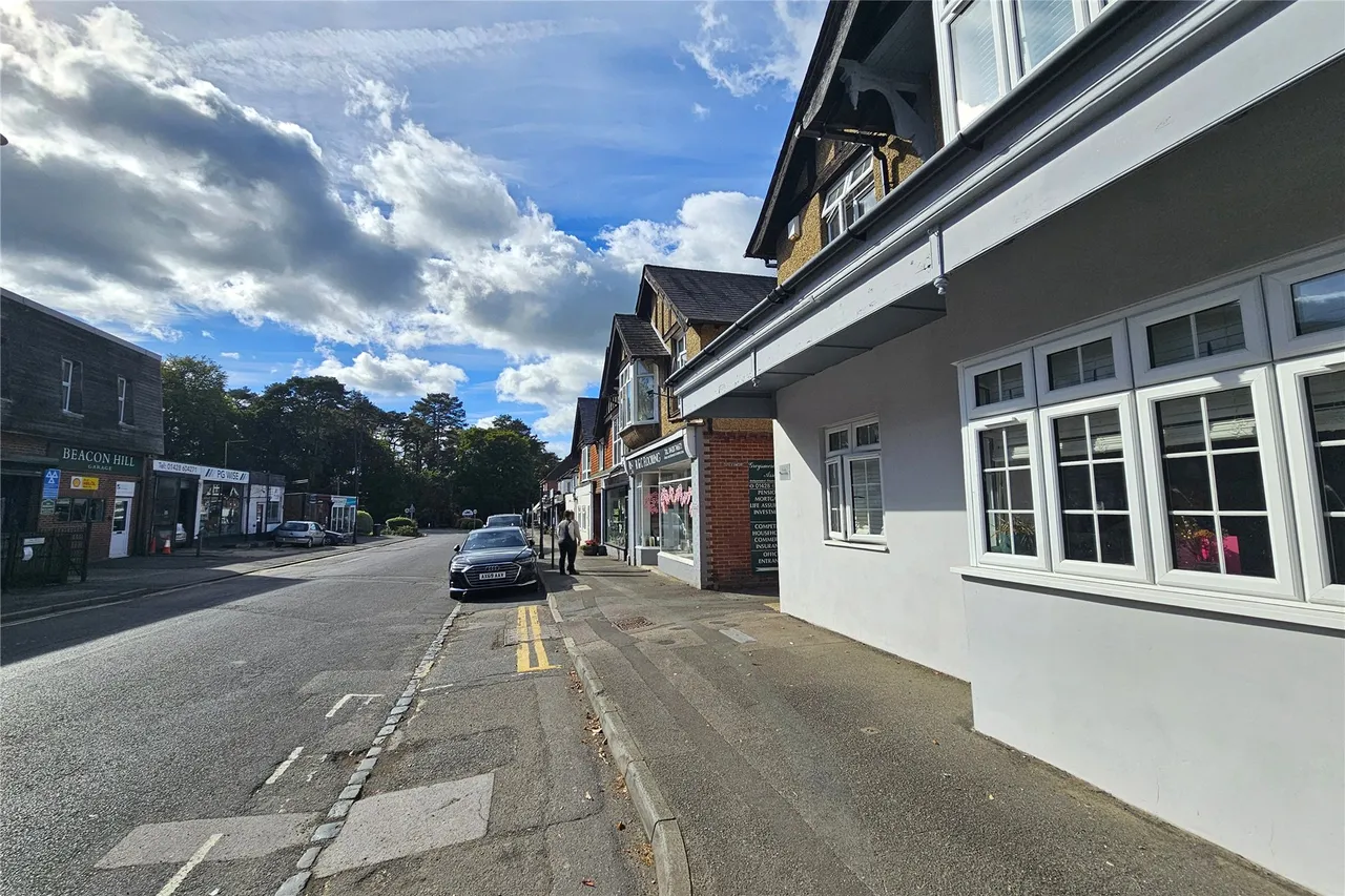 Beacon Hill Road, Hindhead, GU26, photo 12