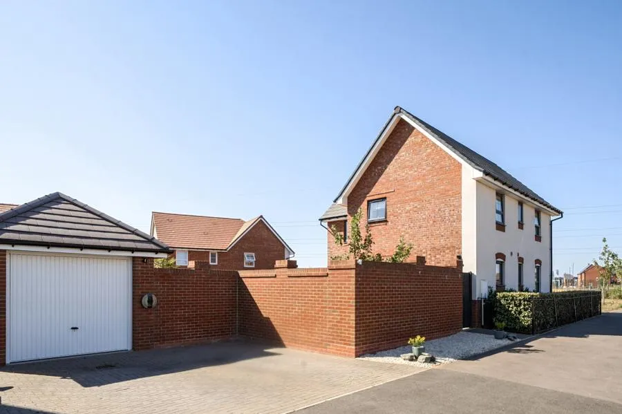 Armstrongs Fields, Broughton, HP22, photo 17