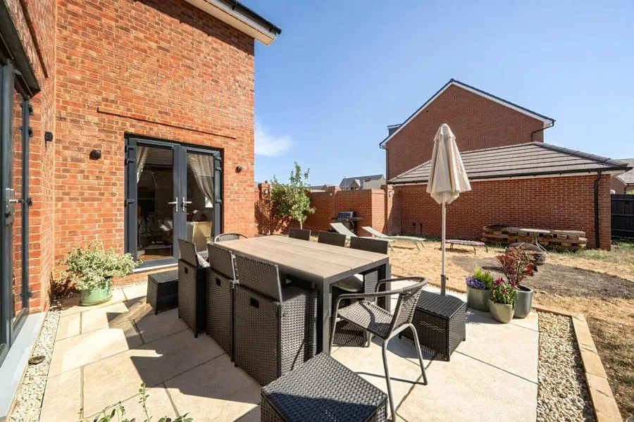 Armstrongs Fields, Broughton, HP22, photo 18