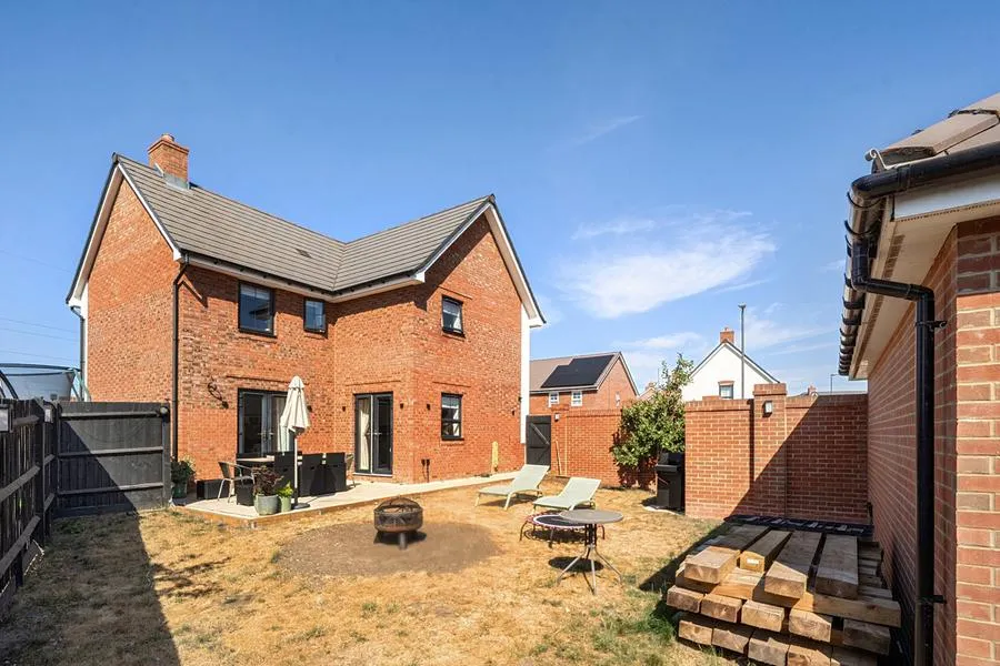 Armstrongs Fields, Broughton, HP22, photo 19