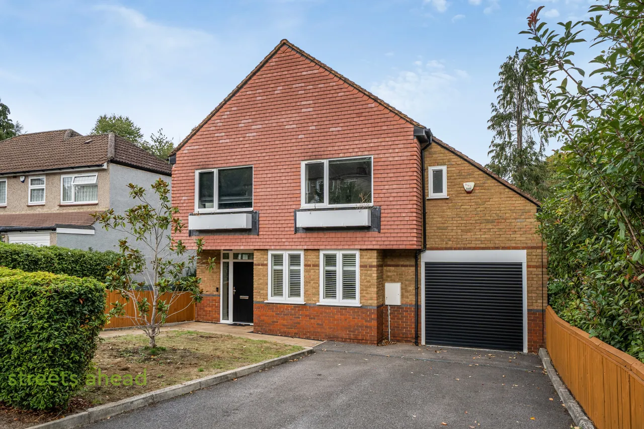 4 bed house for sale, Waddington Avenue, Coulsdon, CR5