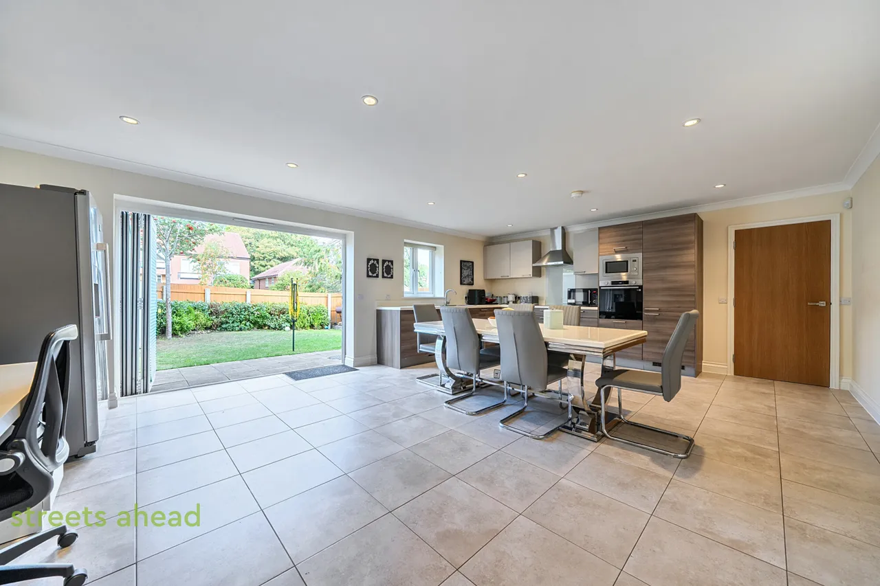 Waddington Avenue, Coulsdon, CR5, photo 6