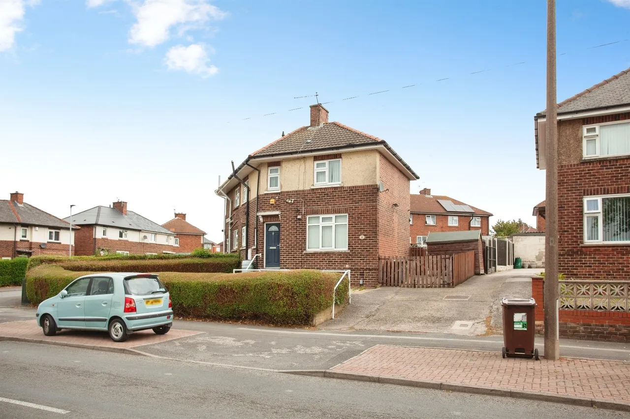 2 bed house for sale — Middle Lane South, Herringthorpe, Rotherham