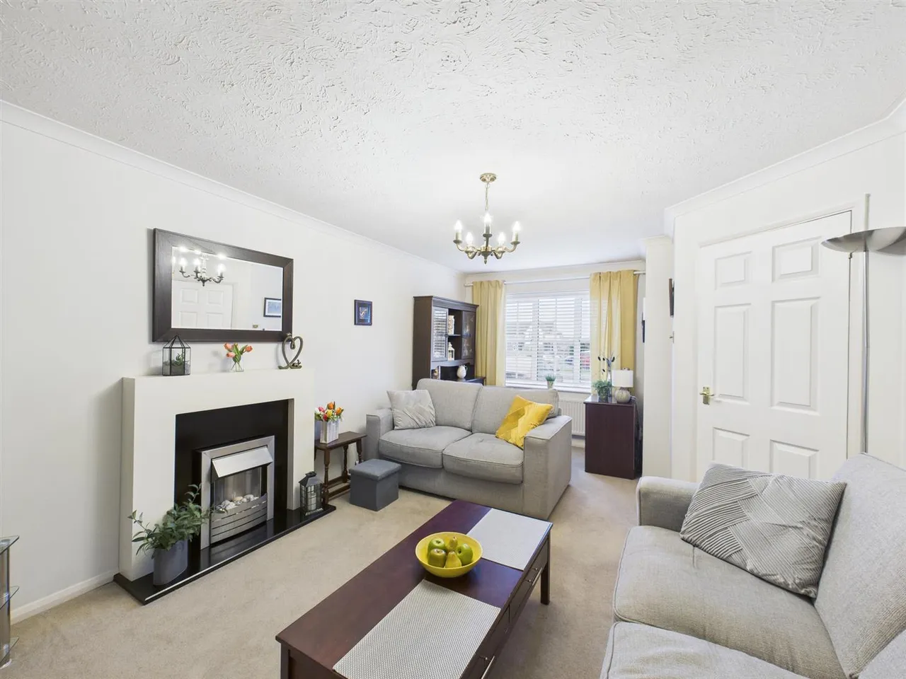 Flemming Avenue, Ruislip, HA4 9LE, photo 2