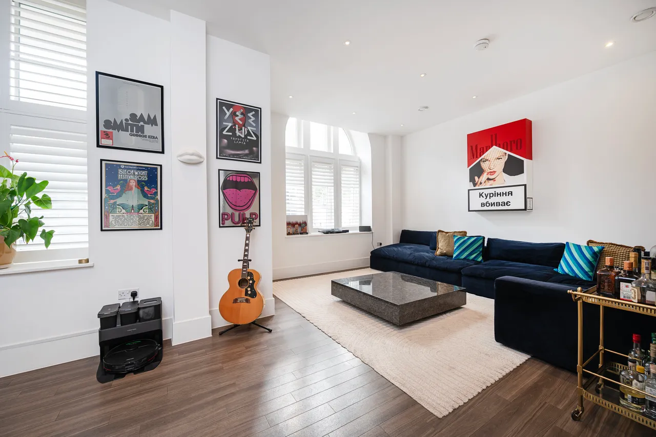 3 bed flat for sale, London, E2