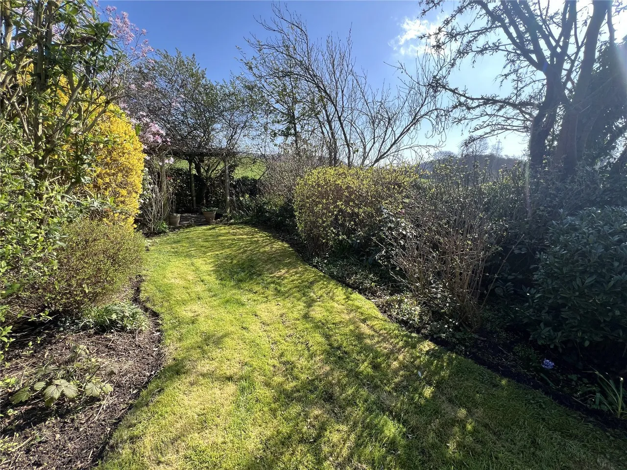 Doncaster Road, Hooton Roberts, Rotherham, South Yorkshire, S65, photo 21