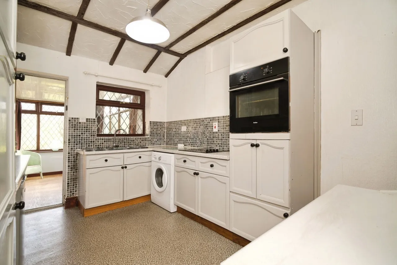 Doncaster Road, Hooton Roberts, Rotherham, South Yorkshire, S65, photo 4