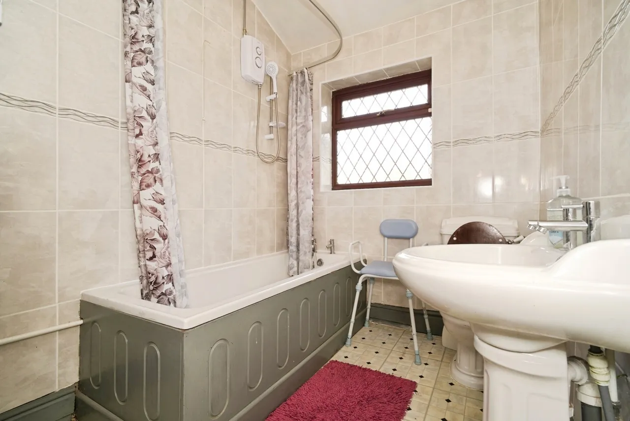 Doncaster Road, Hooton Roberts, Rotherham, South Yorkshire, S65, photo 17