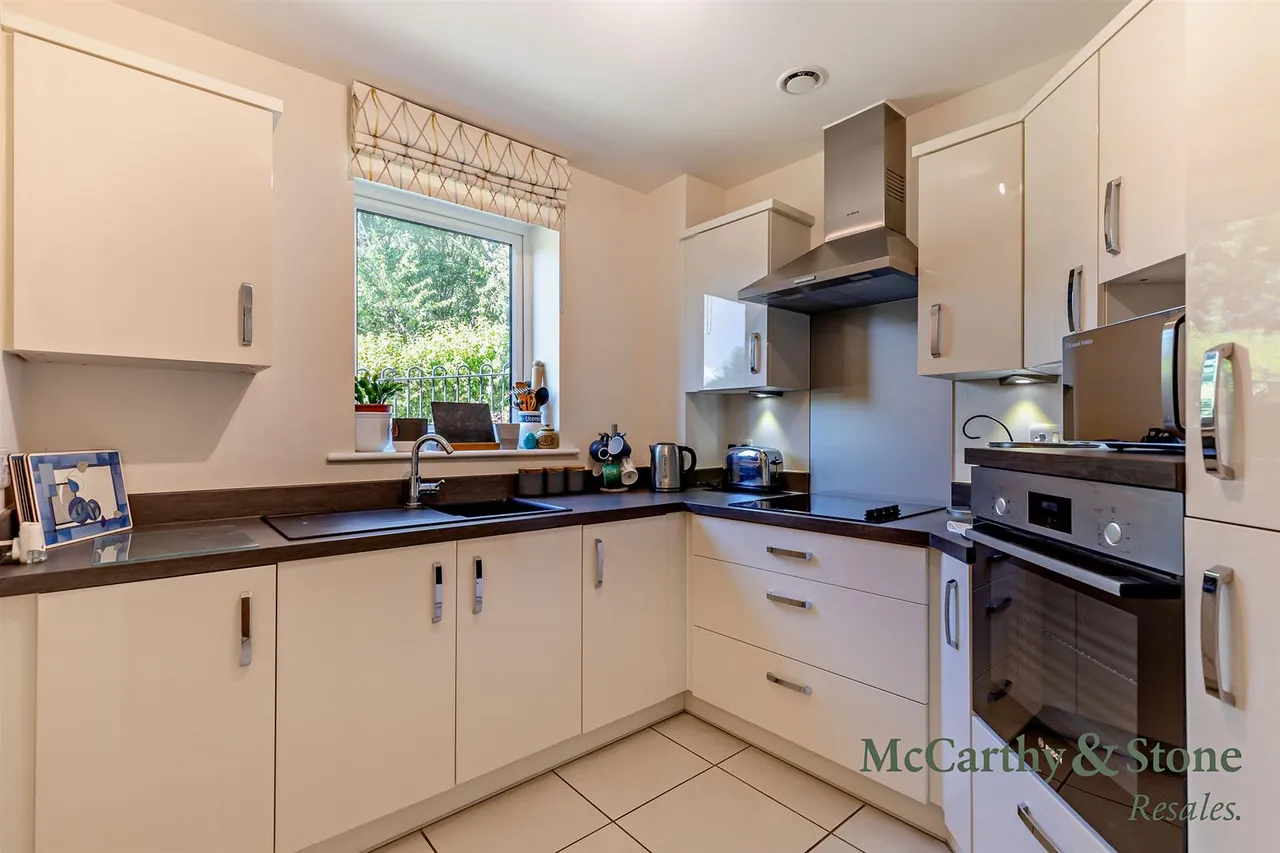 High Street, Hanham, BS15, photo 5