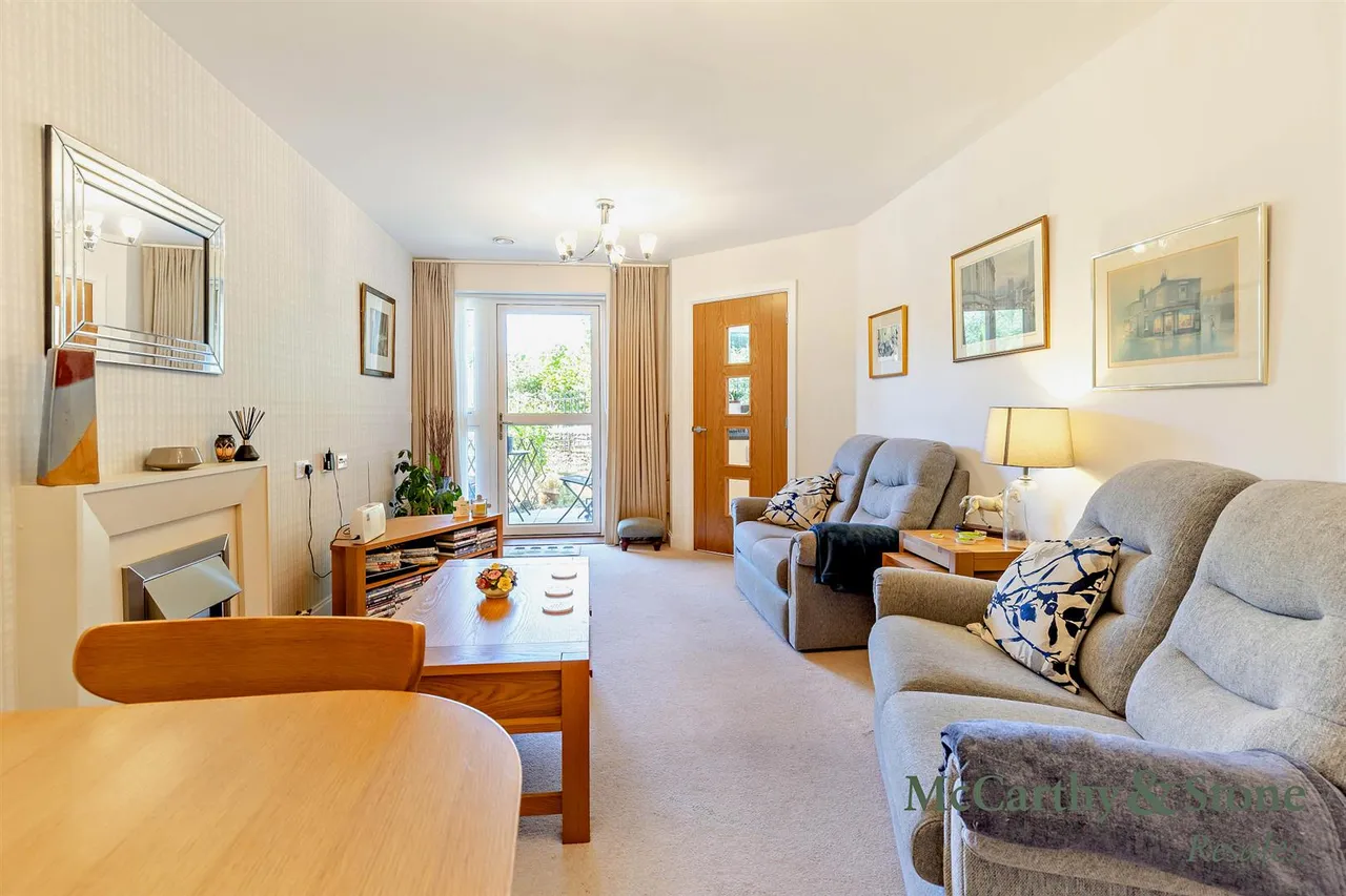 High Street, Hanham, BS15, photo 3