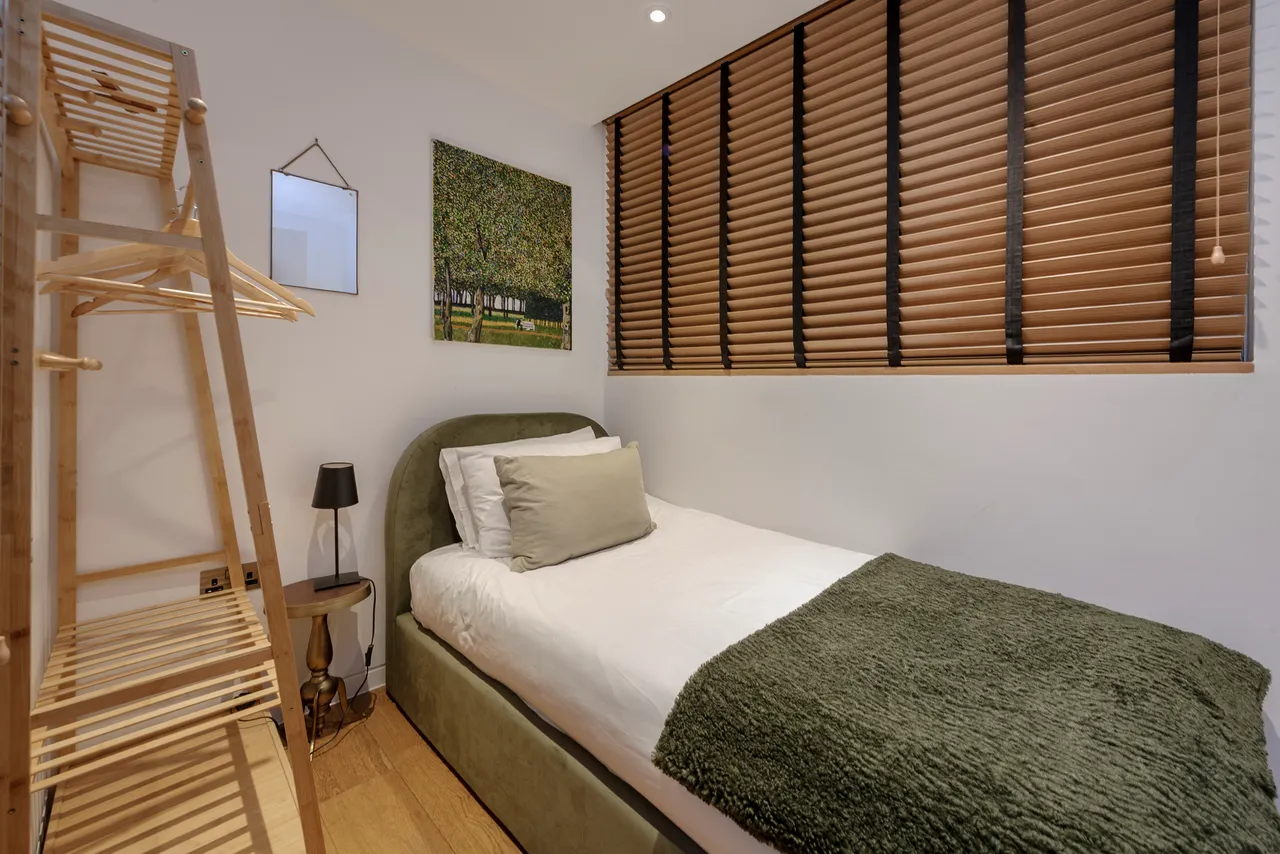 Princess Louise Walk, London, W10, photo 15
