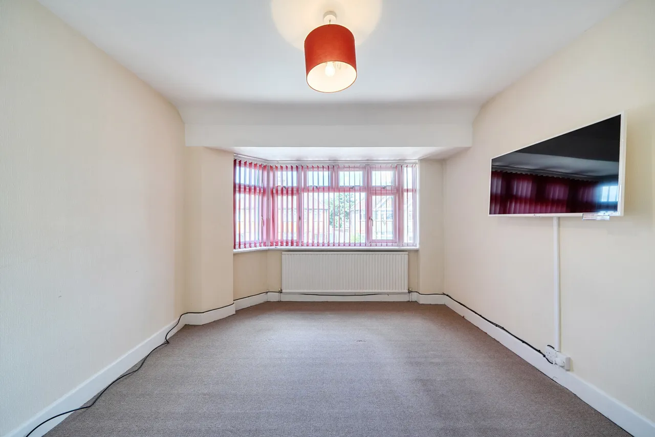 Dellfield Crescent, Uxbridge, UB8, photo 9