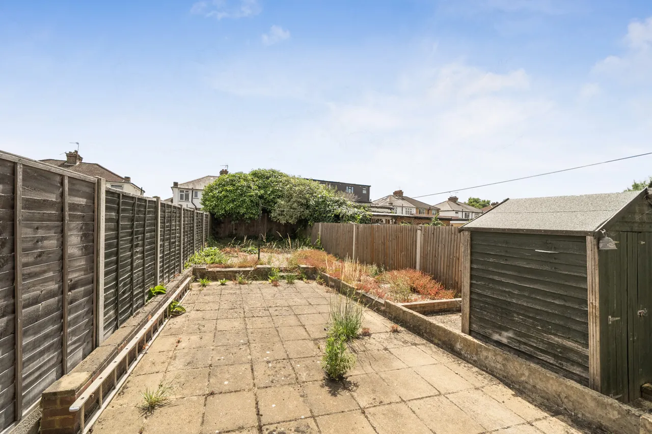 Dellfield Crescent, Uxbridge, UB8, photo 12