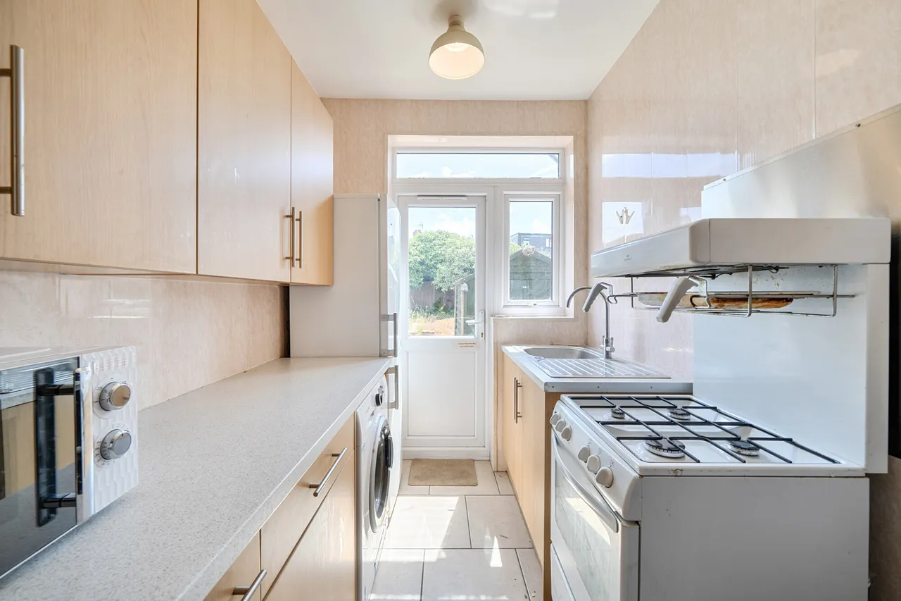 Dellfield Crescent, Uxbridge, UB8, photo 3