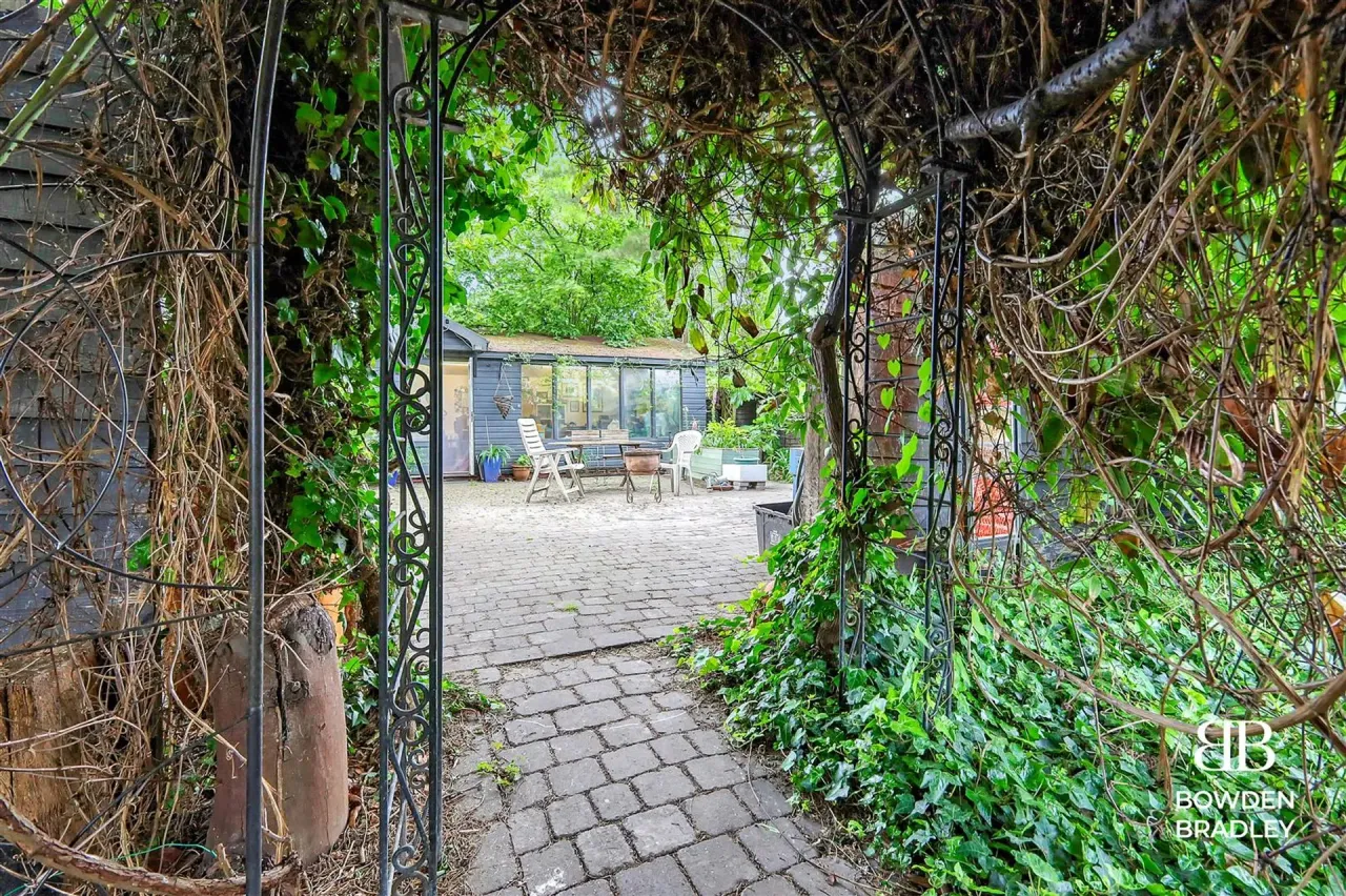 Westrow Gardens, Ilford, IG3, photo 101
