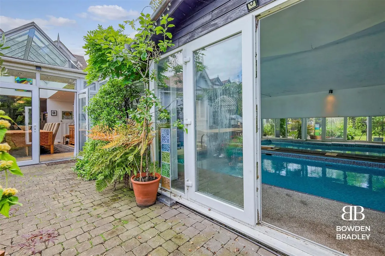 Westrow Gardens, Ilford, IG3, photo 38