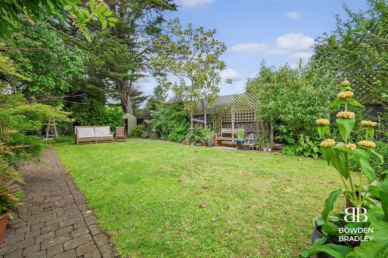 Westrow Gardens, Ilford, IG3, photo 94
