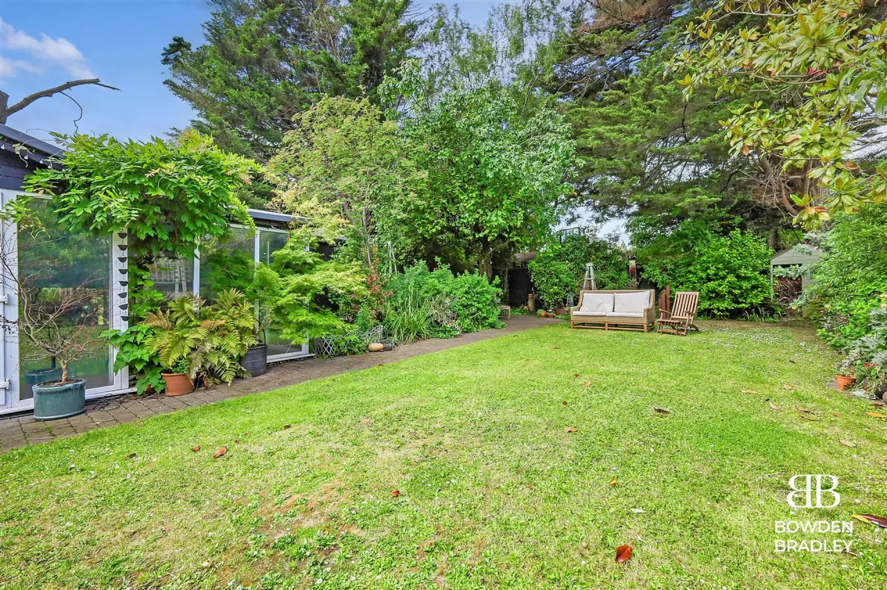Westrow Gardens, Ilford, IG3, photo 95