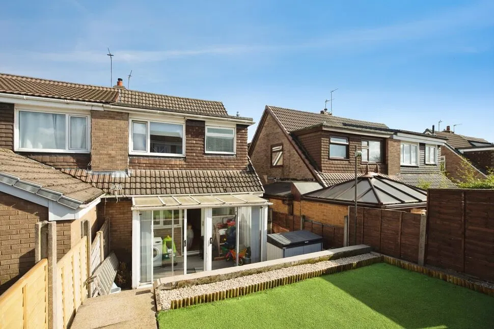 Neston Close, Shaw, OL2, photo 15