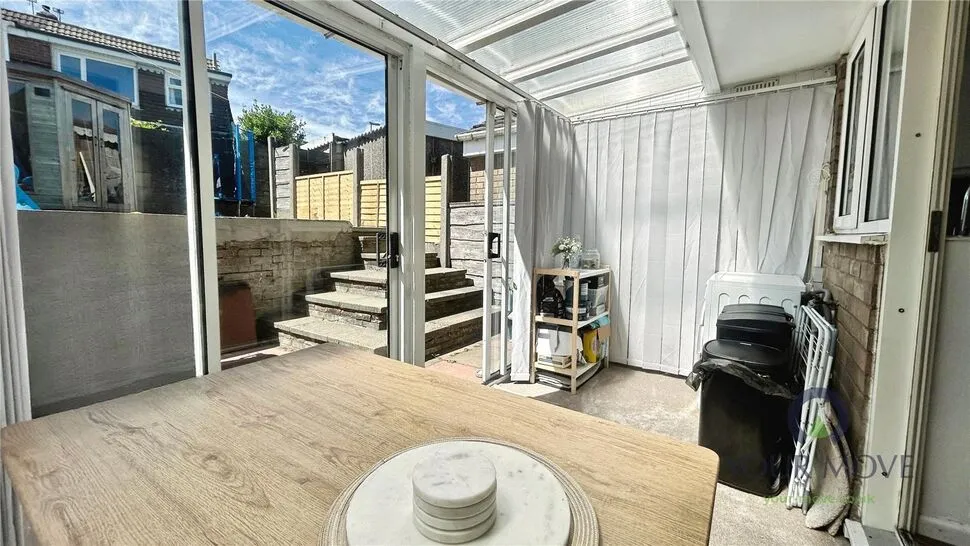 Neston Close, Shaw, OL2, photo 6