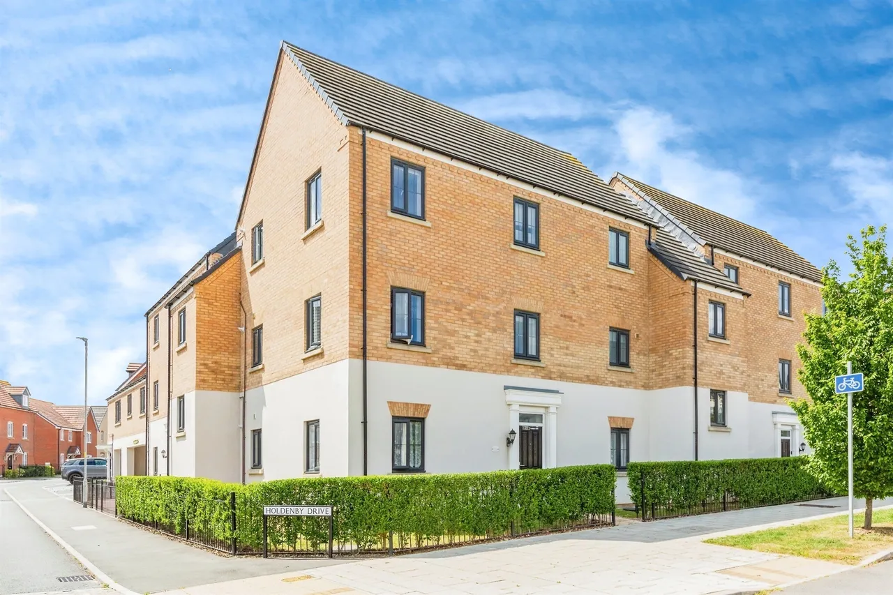 2 bed flat for sale — Holdenby Drive, Corby