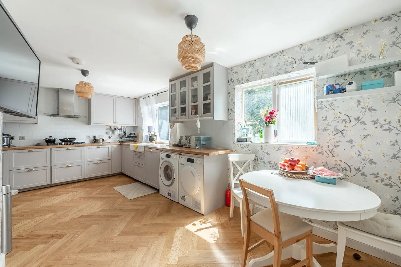 5 Caddis Close, Stanmore, photo 9