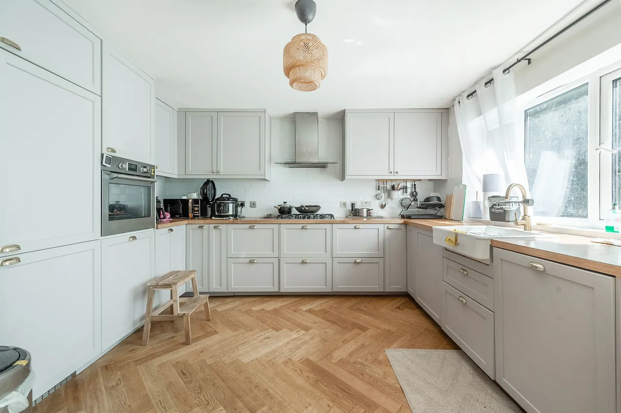 5 Caddis Close, Stanmore, photo 3