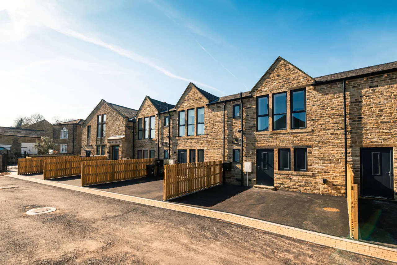4 bed house for sale, Schoolyard Gardens, HD6