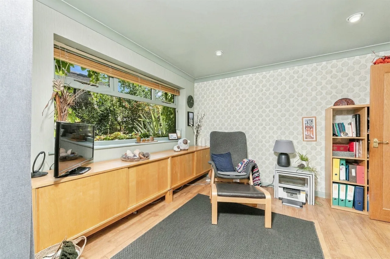 Paris Mews, Scholes, HD9, photo 14