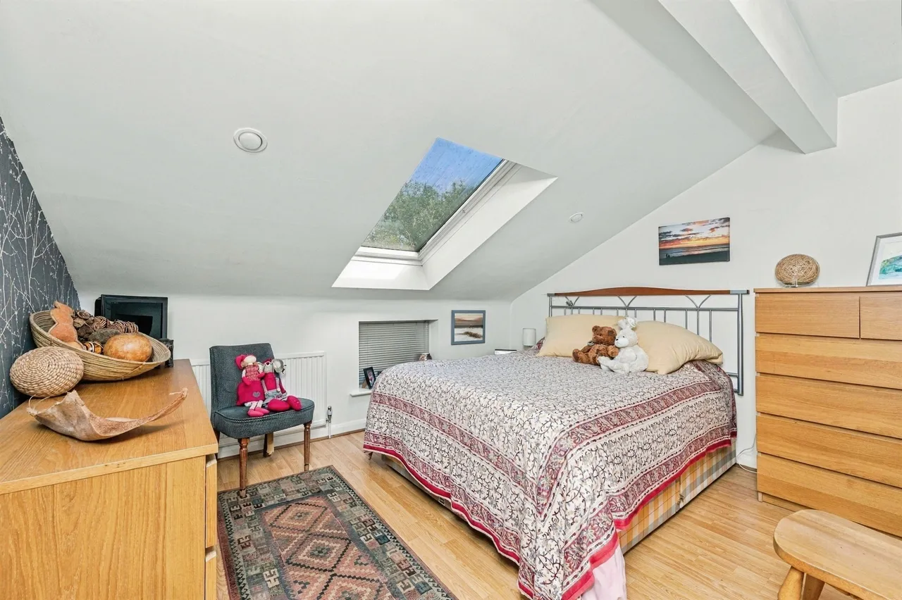 Paris Mews, Scholes, HD9, photo 11